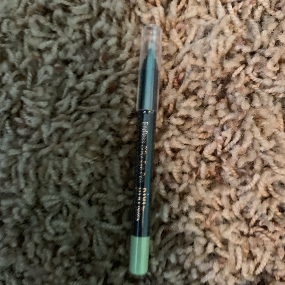 Makeup Bundle - Picture 6 of 8
